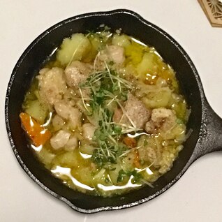 じゃがいもと鶏肉のアヒージョ